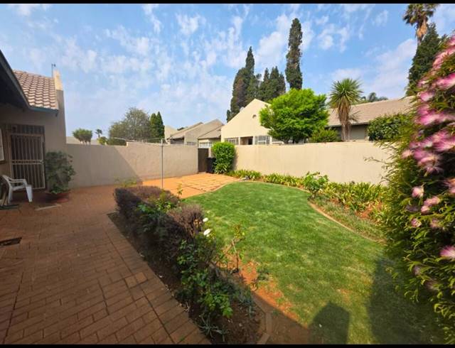 2 BEDROOM TOWNHOUSE FOR SALE IN GLEN MARAIS
